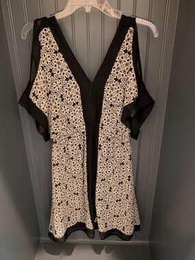 WHBM Black & White Cold Shoulder Floral/Geometric Dress- Size S/P